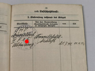 Luftschutz Dienstbuch zugleich Personalausweis eines Angehörigen des Sicherheits- und Hilfsdienst oder Luftschutzwarendienst aus Neuss, datiert 1941