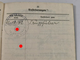 Luftschutz Dienstbuch zugleich Personalausweis eines Angehörigen des Sicherheits- und Hilfsdienst oder Luftschutzwarendienst aus Neuss, datiert 1941