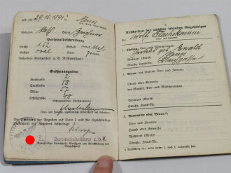 Luftschutz Dienstbuch zugleich Personalausweis eines Angehörigen des Sicherheits- und Hilfsdienst oder Luftschutzwarendienst aus Neuss, datiert 1941