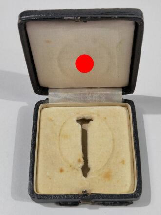 Etui für Eisernes Kreuz 1.Klasse 1939. Frühes Stück, leider mit Abdrucke eines Verwundetenabzeichens, Deckelinlay löst sich