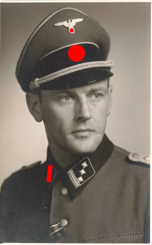 Studioaufnahme eines Offizier der Waffen SS, Ansichtskartenformat, Fotostudio aus Bielefeld