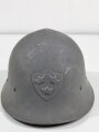 Schweden, Stahlhelm M21/26. Von der schwedischen Armee überlackiertes Stück in gutem Gesamtzustand