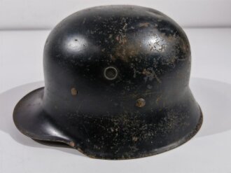 Stahlhelm aus den 1930iger Jahren. schwarzer...