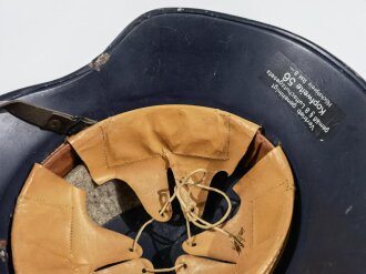 Stahlhelm Luftschutz, zusammengehöriges Stück in gutem Gesamtzustand, der Kinnriemen aus Ersatzmaterial