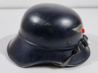 Stahlhelm Luftschutz, zusammengehöriges Stück in gutem Gesamtzustand, der Kinnriemen aus Ersatzmaterial