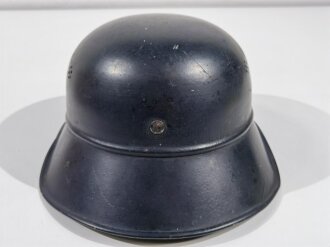 Stahlhelm Luftschutz, zusammengehöriges Stück in gutem Gesamtzustand, der Kinnriemen aus Ersatzmaterial