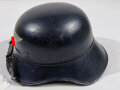 Stahlhelm Luftschutz, zusammengehöriges Stück in gutem Gesamtzustand, der Kinnriemen aus Ersatzmaterial