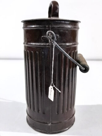 Milchkanne aus Gasmaskendose Modell 1930 der Wehrmacht. Nachkriegsumbau "Schwerter zu Pflugscharen"