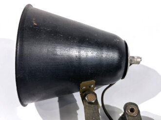 Ausziehbare Lampe, der Schirm aus Kopf von Panzerfaust der Wehrmacht. Nachkriegsumbau "Schwerter zu Pflugscharen"