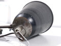 Ausziehbare Lampe, der Schirm aus Kopf von Panzerfaust der Wehrmacht. Nachkriegsumbau "Schwerter zu Pflugscharen"