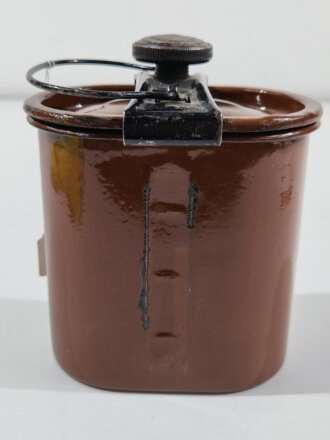 Emaillierter Essensbehälter aus Anlasskraftstoffbehälter , Nachkriegsprodukt "Schwerter zu Pflugscharen "