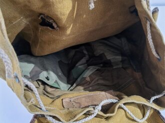 Schwerer Rucksack aus Materialresten der Wehrmacht, Nachkriegsanfertigung " Schwerter zu Pflugscharen "
