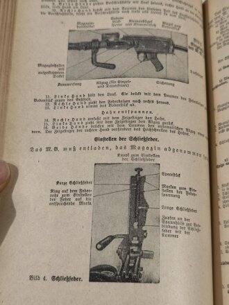 Der Dienstunterricht im Heere, Ausgabe für den Nachrichtensoldaten, 13. Auflage, Jahrgang 1942, 443 Seiten, DIN A5 , stark gebraucht