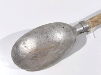 Schöpfkelle aus Feldflasche der Wehrmacht , Nachkriegsanfertigung " Schwerter zu Pflugscharen"