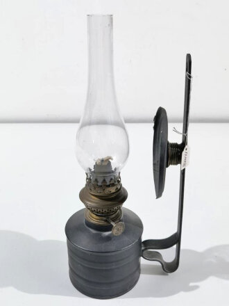 Petroleumlampe aus Resten der Rüstungsproduktion nach dem Ende des 2.Weltkrieg, Nachkriegsanfertigung " Schwerter zu Pflugscharen"