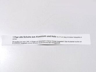 Paar Schuhe aus Flugzeugaluminium der Luftwaffe , Nachkriegsanfertigung " Schwerter zu Pflugscharen"