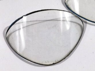 Paar Ersatzgläser für die Kradmelderbrille der Wehrmacht, gehört in der Hülle vorne in den Aufbewahrungskasten. Ein Glas gesprungen