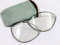 Paar Ersatzgläser für die Kradmelderbrille der Wehrmacht, gehört in der Hülle vorne in den Aufbewahrungskasten. Ein Glas gesprungen