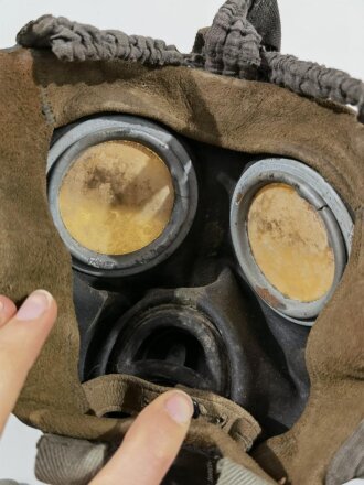 Gasmaske in Dose Modell 1938 der Wehrmacht, ungereinigter Fundzustand