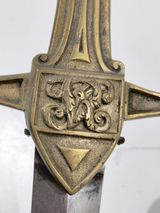 Glaive /Kurzschwert , Messinggriff  mit Lilienförmigen Parierstangen und verschlungenen Initialien , möglicherweise England ,Klinge geätzt Krone mit Strahlenkranz und Inschrift Volunteer ( ev. für Freiwilligenregiment )