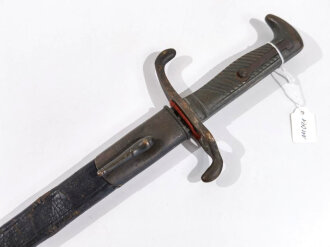 Kaiserreich , Seitengewehr Modell 1871, Eigentumstück mit beidseitig geäzter Klinge, leicht geschrumpfte Lederscheide mit Dellen, ungereinigtes Stück, Hersteller WKC Solingen