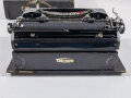 Triumph "Norm 6" Dienstschreibmaschine mit SS Rune auf der 3. Guter Gesamtzustand, ungereinigt, das Gehäuse stärker beantsprucht