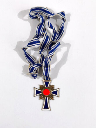 Ehrenkreuz der Deutschen Mutter ( Mutterkreuz ) in Bronze am Band, mit Verleihungstüte diese mit Hersteller " Klein & Quenzer, Idar Oberstein " gestempelt