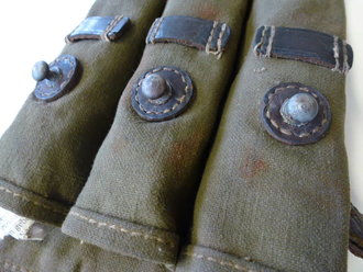 Magazintasche MP40, getragenes Originalstück, die untere Trageschlaufe neuzeitlich repariert