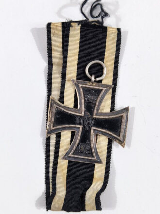 Eisernes Kreuz 2. Klasse 1914 mit Bandabschnit, Ring vermutlich alt ergänztt