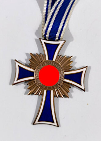 Ehrenkreuz der Deutschen Mutter in Bronze mit langem Bandabschnitt ( Halsband ), sehr guter Zustand