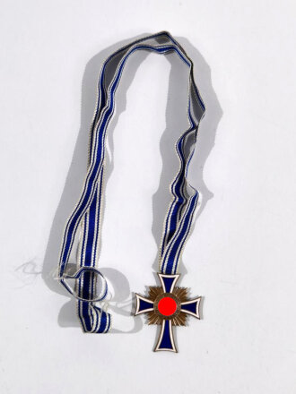 Ehrenkreuz der Deutschen Mutter in Bronze mit langem Bandabschnitt ( Halsband ), sehr guter Zustand