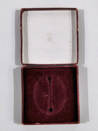Verwundetenabzeichen 1939 in Silber im Etui, Rückseitig mit Hersteller 65 für " Klein & Quenzer A.G., Idar Oberstein ", Zink versilbert