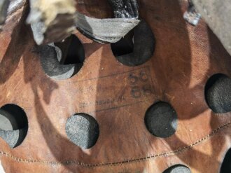 Fallschirmjäger Stahlhelm M38. Getragenes Stück, die Niete in der Zeit ergänzt. In allen Teilen originales Stück