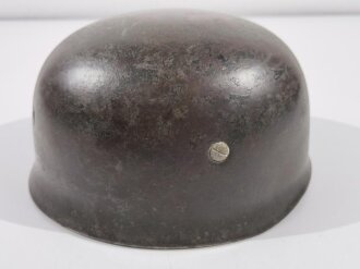 Fallschirmjäger Stahlhelm M38. Getragenes Stück, die Niete in der Zeit ergänzt. In allen Teilen originales Stück