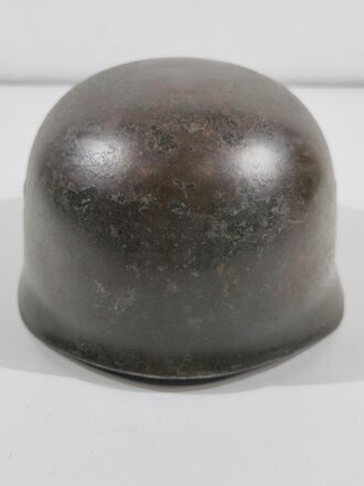 Fallschirmjäger Stahlhelm M38. Getragenes Stück, die Niete in der Zeit ergänzt. In allen Teilen originales Stück