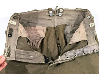 Fallschirmjäger Hose , stark getragenes Kammerstück mit diversen Reparaturstellen. Ungereinigt