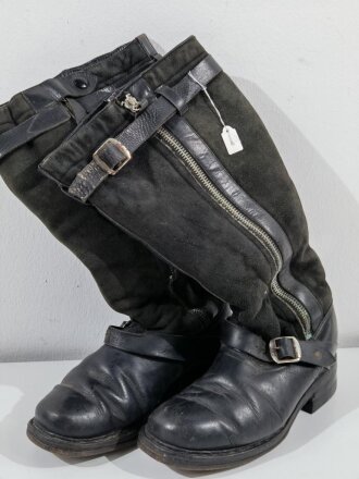 Luftwaffe, Paar Stiefel für fliegendes Personal, Ausführung mit zwei Reissverschlüssen, diese gängig. Etikett von Dihlmann Tuttlingen 1938. Nachbesohlt, Sohlenlänge 27,5cm