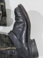 Luftwaffe, Paar Stiefel für fliegendes Personal, Ausführung mit zwei Reissverschlüssen, diese gängig. Etikett von Dihlmann Tuttlingen 1938. Nachbesohlt, Sohlenlänge 27,5cm