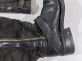 Luftwaffe, Paar Stiefel für fliegendes Personal, Ausführung mit zwei Reissverschlüssen, diese gängig. Etikett von Dihlmann Tuttlingen 1938. Nachbesohlt, Sohlenlänge 27,5cm