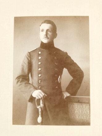 Verleihungsurkunden und Fotos des letzten Kampfkommandanten von Braunschweig, Generalleutnant Karl Veith