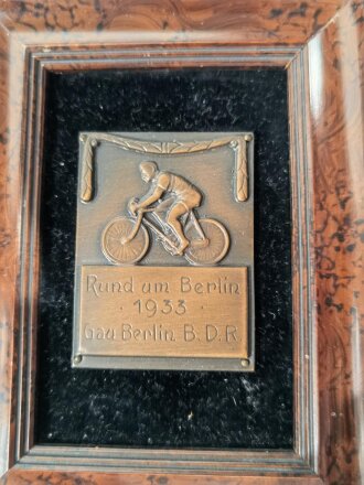 Bund Deutscher Radfahrer, Original gerahmte Siegerplakette " Rund um Berlin 1933" Rückseitig Beschriftet "13.Platz" Maße des Rahmen11 x 14cm