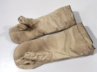 Paar Winterwendehandschuhe Wehrmacht, sumpftarn auf weiß, nicht ganz paarig