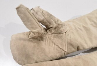 Paar Winterwendehandschuhe Wehrmacht, sumpftarn auf weiß, nicht ganz paarig