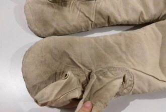 Paar Winterwendehandschuhe Wehrmacht, sumpftarn auf weiß, nicht ganz paarig