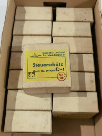 Luftwaffe Steuerschütz, Gerät Nr. 19-9005, in der originalen Umverpackung, Funktion nicht geprüft. Sie erhalten ein ( 1 ) Stück in gutem Zustand