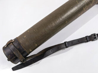 1.Weltkrieg, Behälter für Gestell zum Scherenfernrohr 09 aus feldgrau lackiertem Ersatzmaterial. Guter Gesamtzustand, datiert 1915