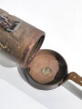 1.Weltkrieg, Behälter für Gestell zum Scherenfernrohr 09 aus feldgrau lackiertem Ersatzmaterial. Guter Gesamtzustand, datiert 1915