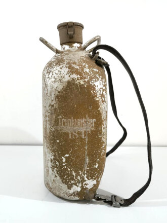 18 Liter Trinkwasser Behälter der Wehrmacht. Originallack, mit den seltenen, dazugehörigen Trageriemen , diese schwer gefettet