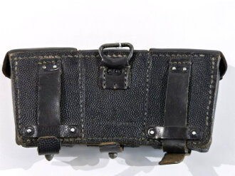 Patronentasche zum K98 Wehrmacht ( für 6 Ladestreifen). Schwarzes Leder , mit Reichsbetriebsnummer