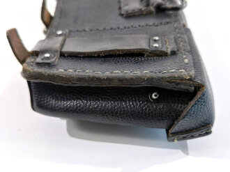 Patronentasche zum K98 Wehrmacht ( für 6 Ladestreifen). Schwarzes Leder , mit Reichsbetriebsnummer